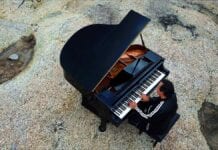 Brazilian pianist Ricardo Bacelar performing outdoors