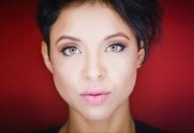 Brazilian singer Kell Smith has a April birthday