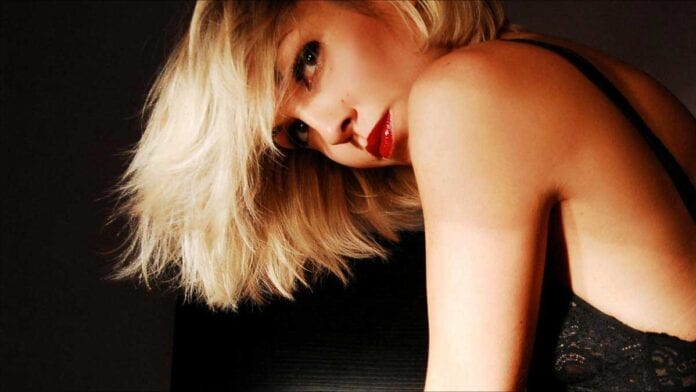 bossa nova nd jazz singer Karen Souza at Connect Brazil