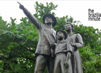 The History of Japanese In Brazil Staute in Santos, depiction the arrival of Japanese immigrates to Brazil.