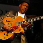 Brazilian Jazz from Chicagos Michael Ross. The guitarist playing in concert.