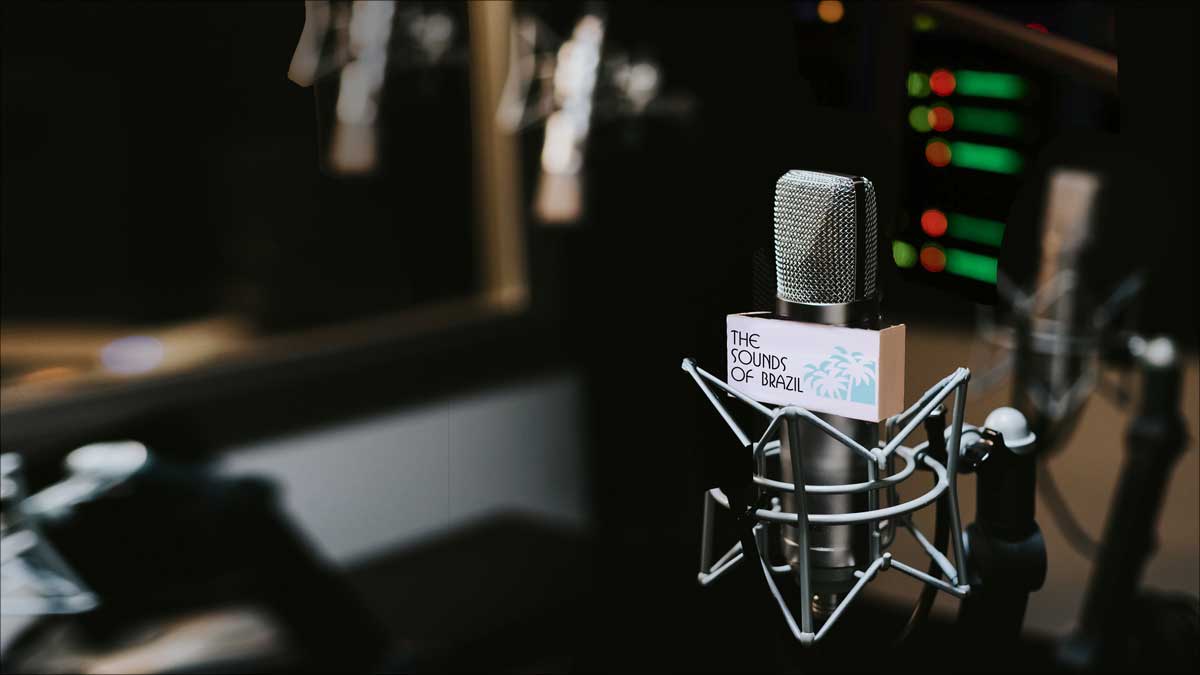 stock-radio-studio-2023